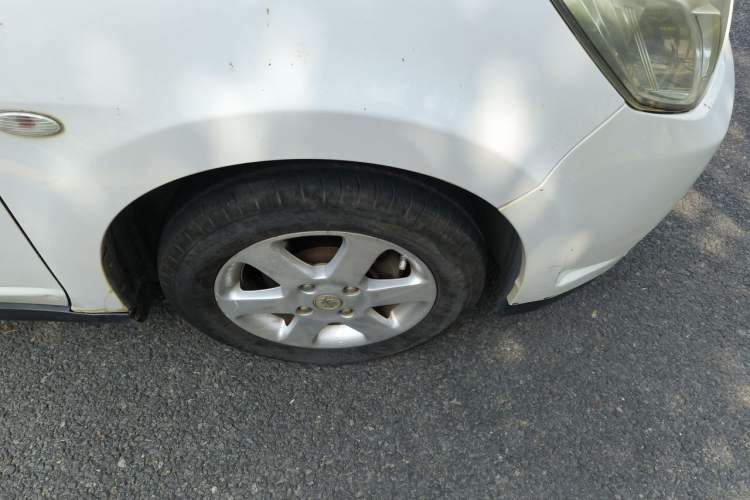 Used Venucia R50 2013 1.6L Manual Fashion Edition Right Front Wheel Hub