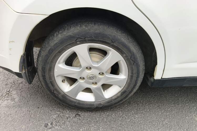 Used Venucia R50 2013 1.6L Manual Luxury Edition Right Rear Wheel Hub