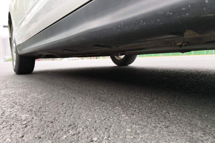 Used Venucia R50 2013 1.6L Manual Luxury Edition Right Side Sill