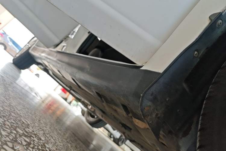 Used Venucia R50 2013 1.6L Manual Fashion Edition Right Side Sill