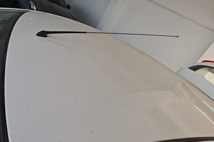 Used Venucia R50 2013 1.6L Manual Fashion Edition Roof