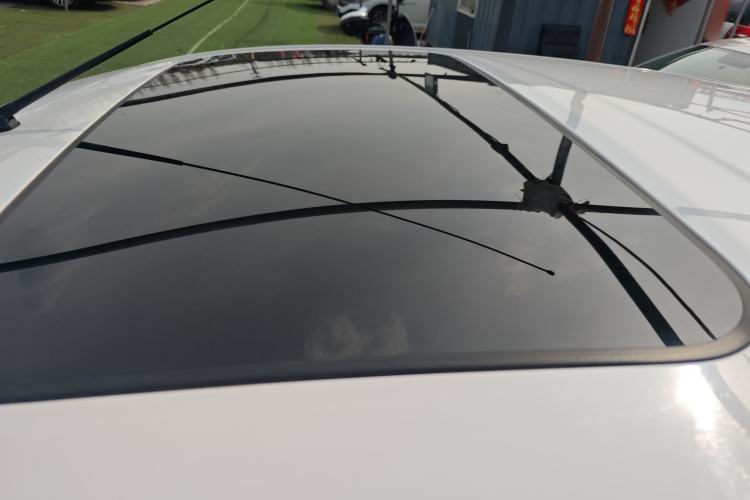 Used Venucia R50 2013 1.6L Manual Luxury Edition Roof