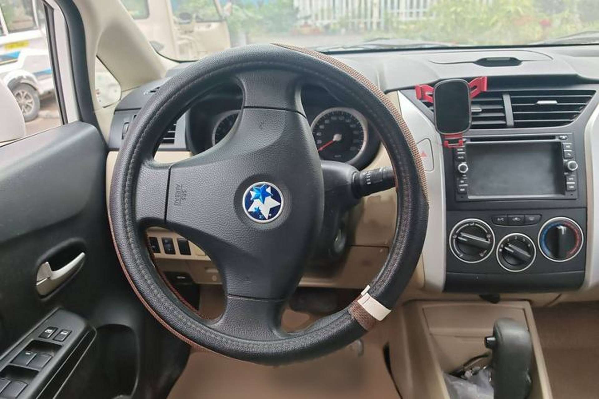 Used Venucia R50 2013 1.6L Automatic Fashion Edition Steering Wheel