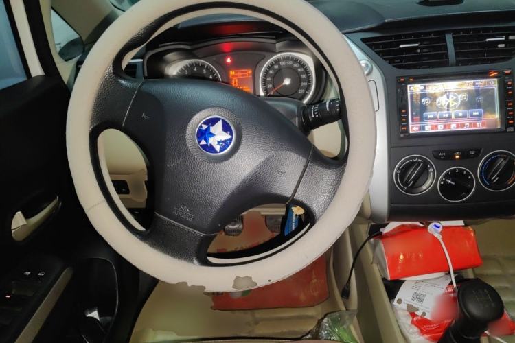 Used Venucia R50 2013 1.6L Manual Version with Beidou Navigation Steering Wheel