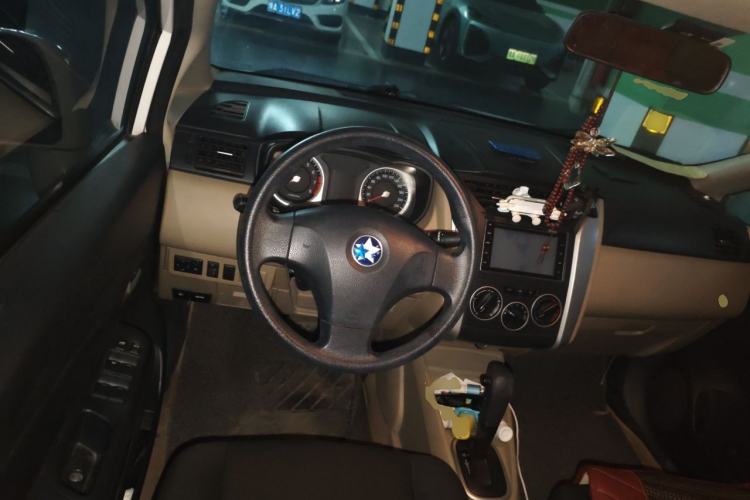 Used Venucia R50 2013 1.6L Automatic Fashion Edition Steering Wheel
