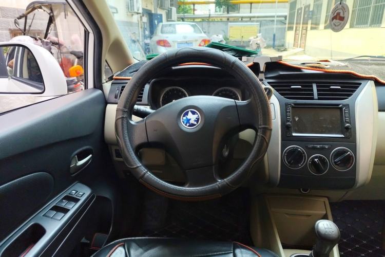Used Venucia R50 2013 1.6L Manual Fashion Edition Steering Wheel
