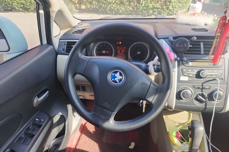 Used Venucia R50 2013 1.6L Automatic Luxury Edition Steering Wheel