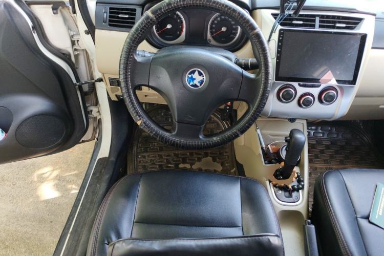 Used Venucia R50 2013 1.6L Automatic Fashion Edition Steering Wheel