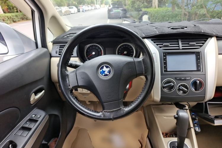 Used Venucia R50 2013 1.6L Automatic Luxury Edition Steering Wheel
