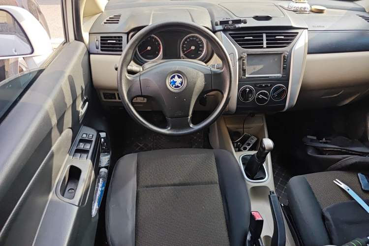 Used Venucia R50 2013 1.6L Manual Fashion Edition Steering Wheel