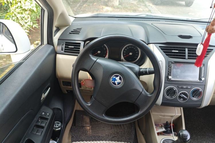 Used Venucia R50 2013 1.6L Manual Fashion Edition Steering Wheel