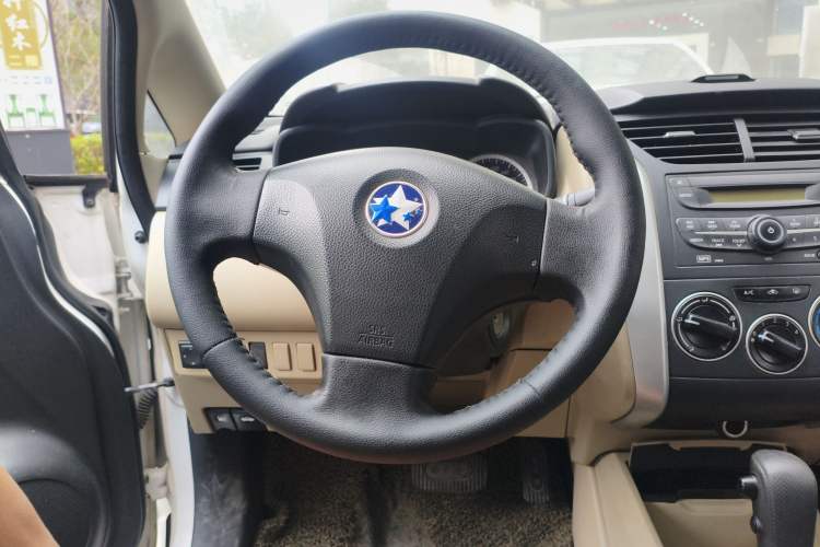 Used Venucia R50 2013 1.6L Automatic Fashion Edition Steering Wheel