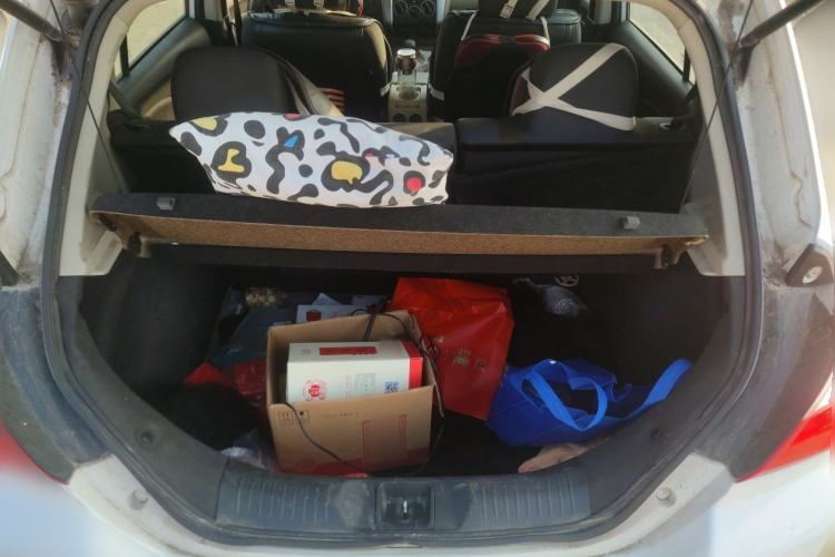 Used Venucia R50 2013 1.6L Manual Fashion Edition Trunk