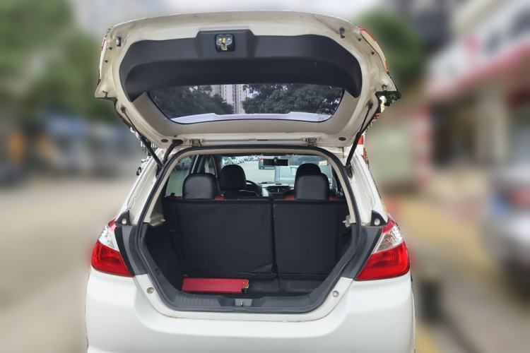 Used Venucia R50 2013 1.6L Manual Fashion Edition Trunk