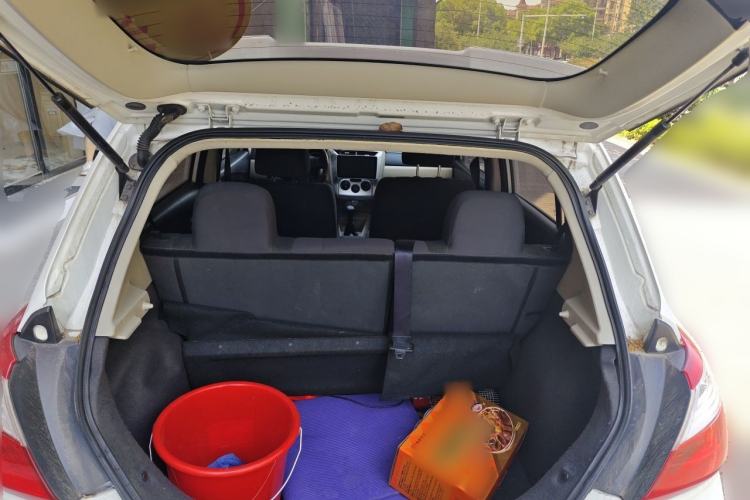 Used Venucia R50 2013 1.6L Manual Fashion Edition Trunk