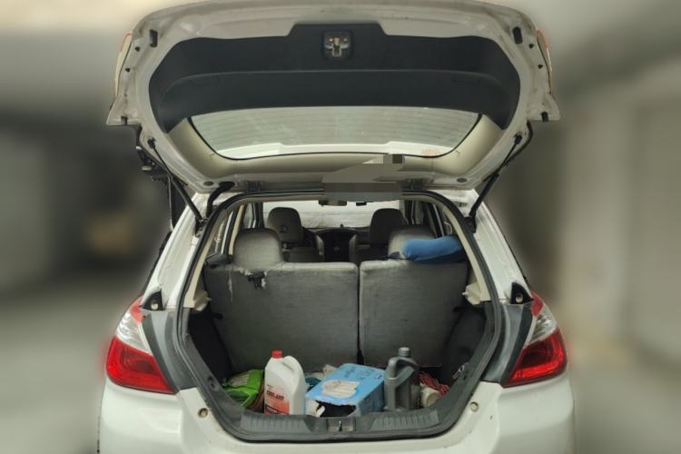 Used Venucia R50 2013 1.6L Manual Fashion Edition Trunk