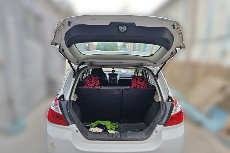 Used Venucia R50 2013 1.6L Manual Fashion Edition Trunk