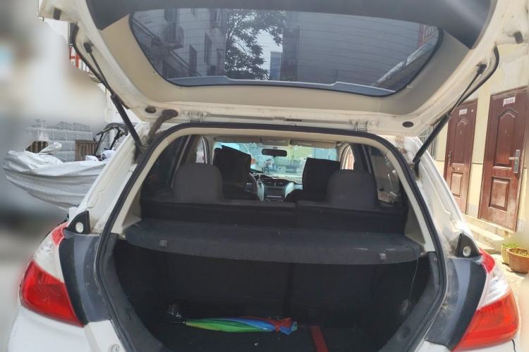 Used Venucia R50 2013 1.6L Manual Fashion Edition Trunk