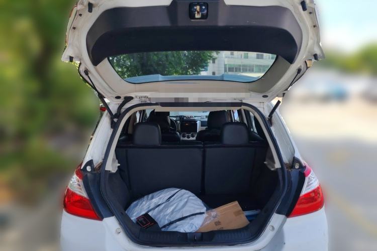 Used Venucia R50 2013 1.6L Automatic Fashion Edition Trunk