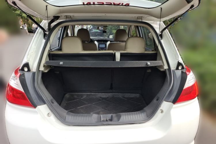Used Venucia R50 2013 1.6L Automatic Luxury Edition Trunk