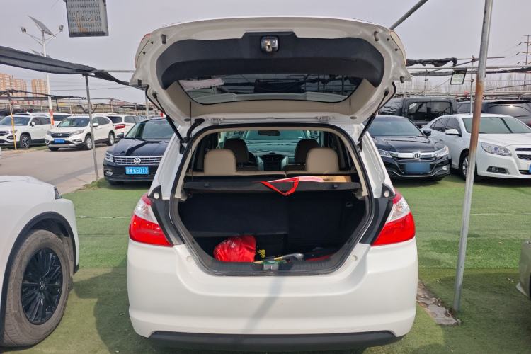 Used Venucia R50 2013 1.6L Manual Luxury Edition Trunk