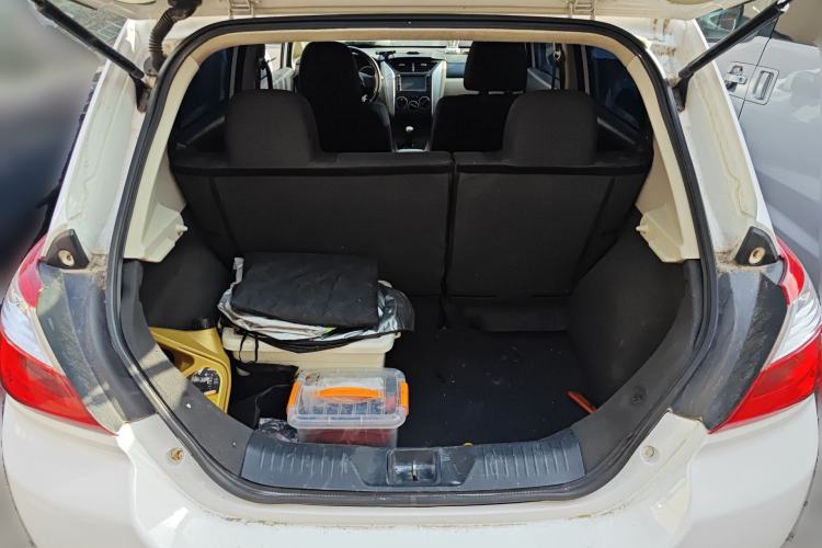 Used Venucia R50 2013 1.6L Manual Fashion Edition Trunk