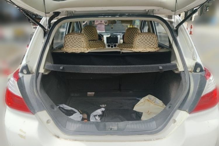 Used Venucia R50 2013 1.6L Automatic Luxury Edition Trunk