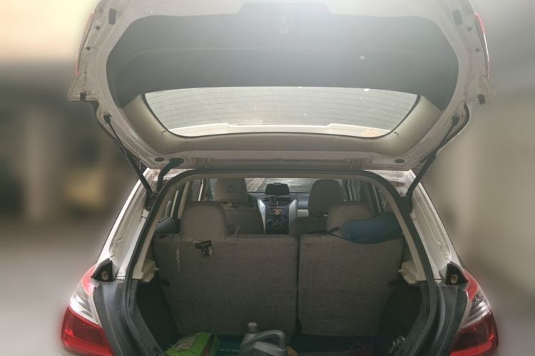 Used Venucia R50 2013 1.6L Manual Fashion Edition Trunk