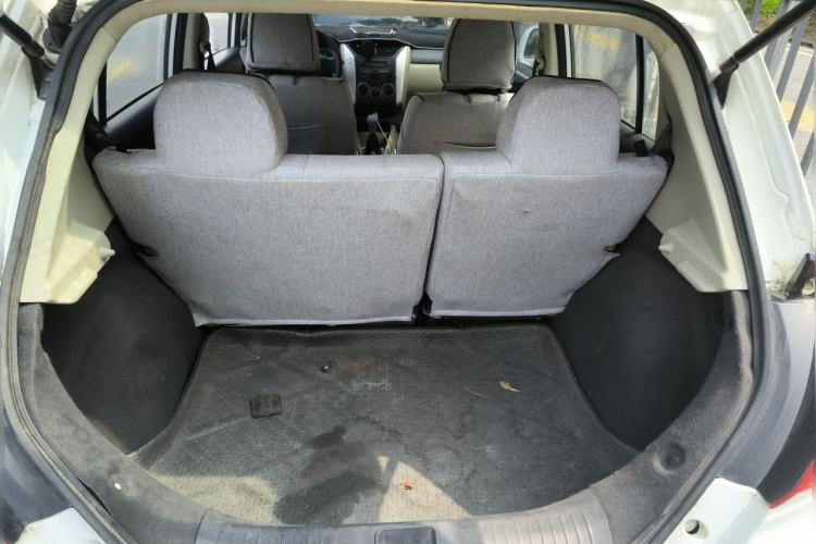 Used Venucia R50 2013 1.6L Manual Fashion Edition Trunk
