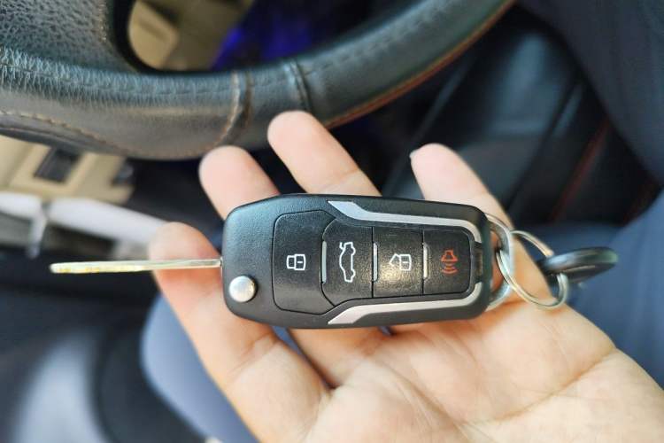 Used Venucia R50 2013 1.6L Manual Fashion Edition Vehicle Key