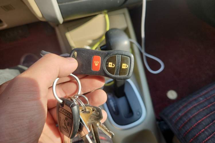 Used Venucia R50 2013 1.6L Automatic Luxury Edition Vehicle Key