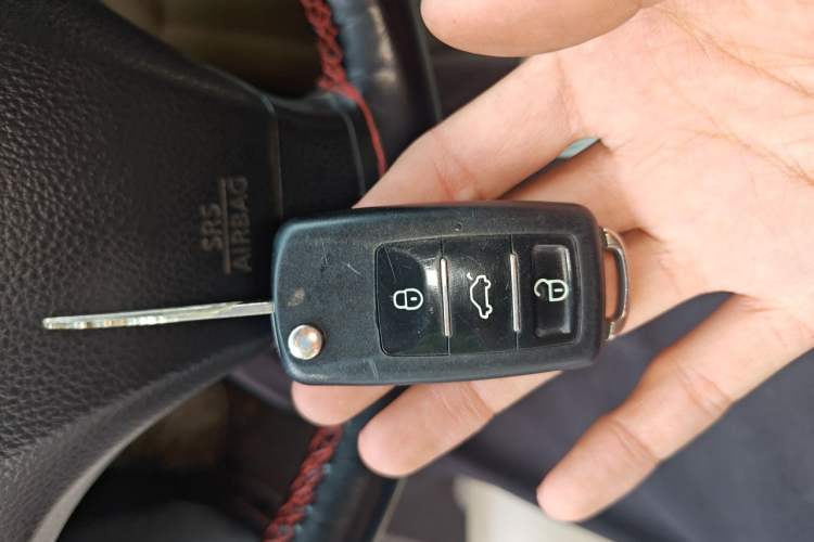 Used Venucia R50 2013 1.6L Automatic Luxury Edition Vehicle Key