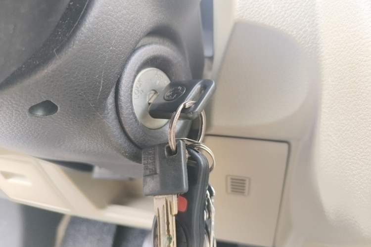 Used Venucia R50 2013 1.6L Automatic Luxury Edition Vehicle Key