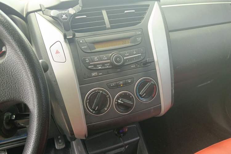 Used Venucia R50 2014 1.6L Manual Splendid Edition Audio And AC Panel