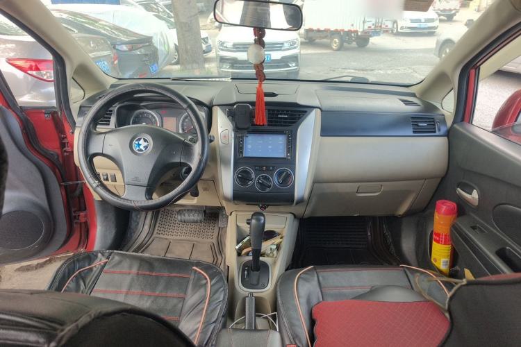 Used Venucia R50 2014 1.6L Automatic Splendid Edition Center Console