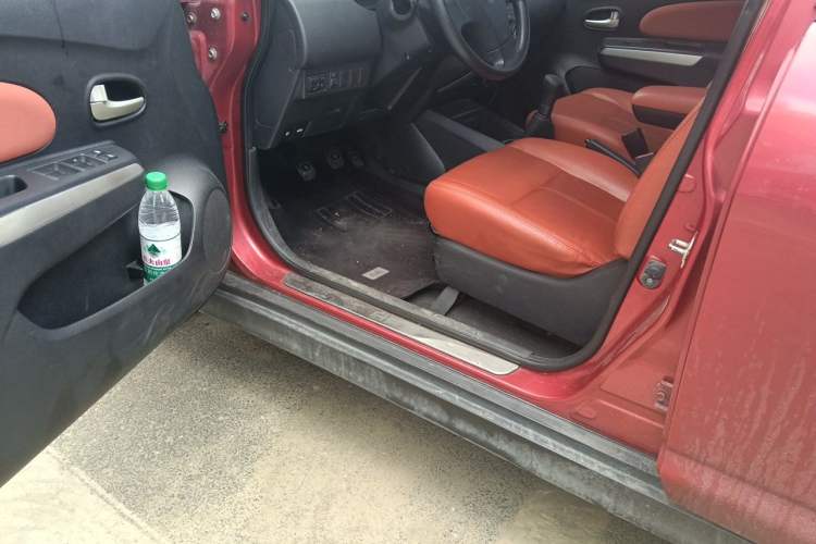 Used Venucia R50 2014 1.6L Manual Splendid Edition Driver Seat