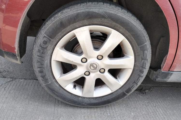 Used Venucia R50 2014 1.6L Automatic Splendid Edition Exterior 8