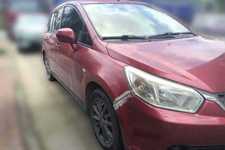 Used Venucia R50 2014 1.6L Manual Splendid Edition Front Right 45 Deg