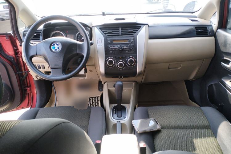 Used Venucia R50 2014 1.6L Automatic Splendid Edition Interior 2