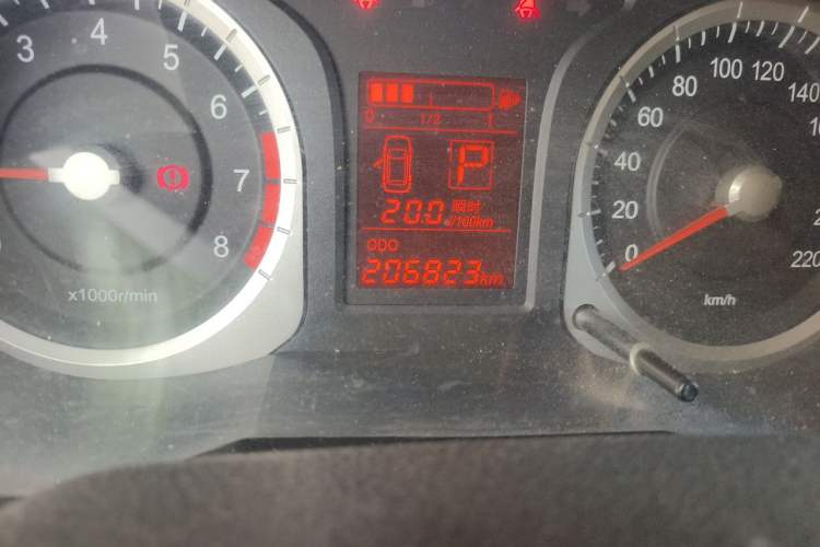 Used Venucia R50 2014 1.6L Automatic Splendid Edition Odometer Close Up