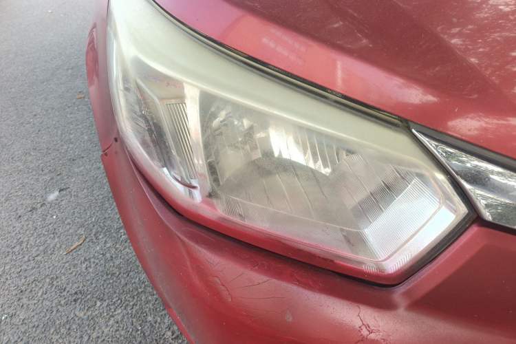 Used Venucia R50 2014 1.6L Automatic Splendid Edition Right Front Headlight