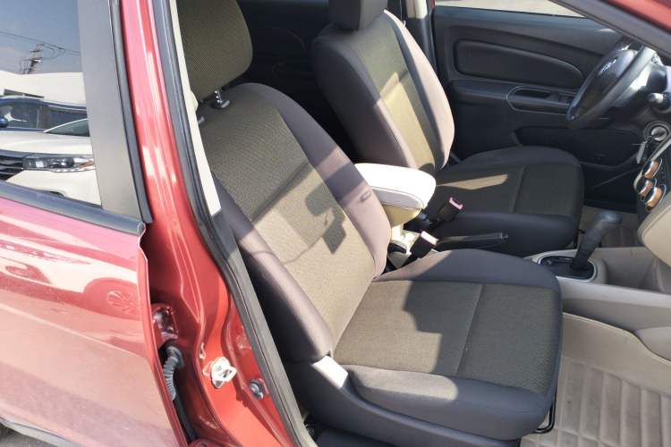 Used Venucia R50 2014 1.6L Automatic Splendid Edition Right Front Seat
