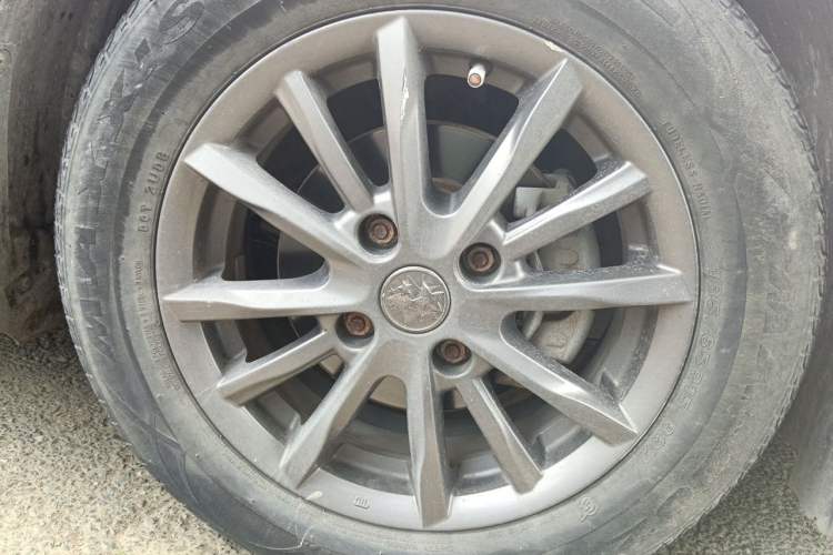 Used Venucia R50 2014 1.6L Manual Splendid Edition Right Front Wheel Hub