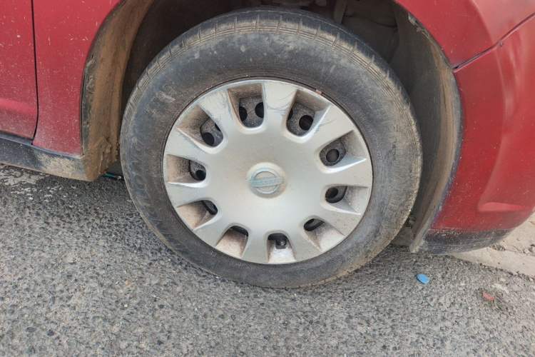 Used Venucia R50 2014 1.6L Automatic Splendid Edition Right Front Wheel Hub