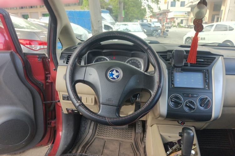 Used Venucia R50 2014 1.6L Automatic Splendid Edition Steering Wheel