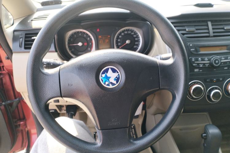 Used Venucia R50 2014 1.6L Automatic Splendid Edition Steering Wheel