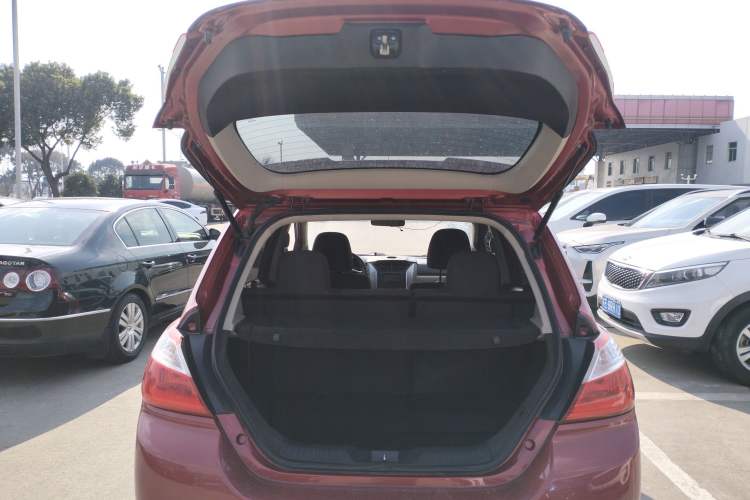 Used Venucia R50 2014 1.6L Automatic Splendid Edition Trunk
