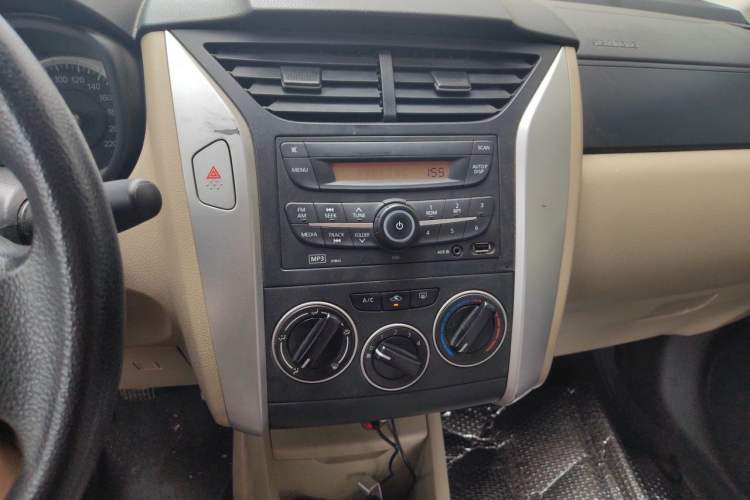 Used Venucia R50 2014 1.6L Manual Splendid Edition Audio And AC Panel