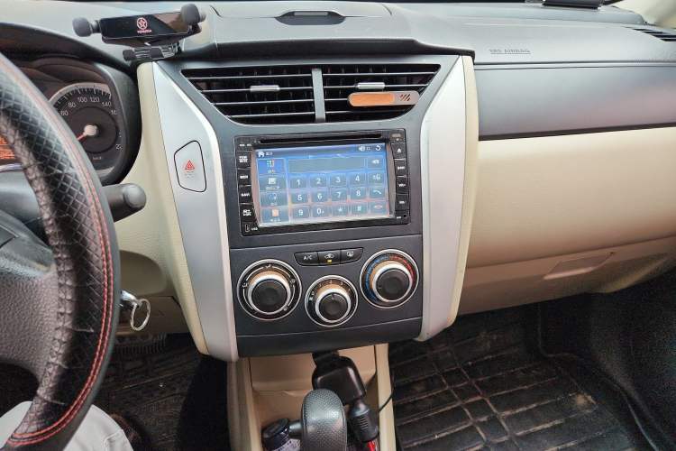 Used Venucia R50 2014 1.6L Automatic Splendid Edition Audio And AC Panel