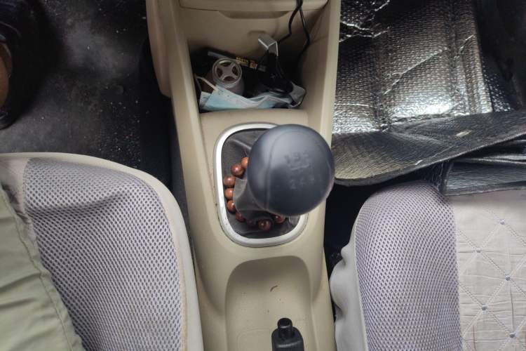 Used Venucia R50 2014 1.6L Manual Splendid Edition Gear Lever